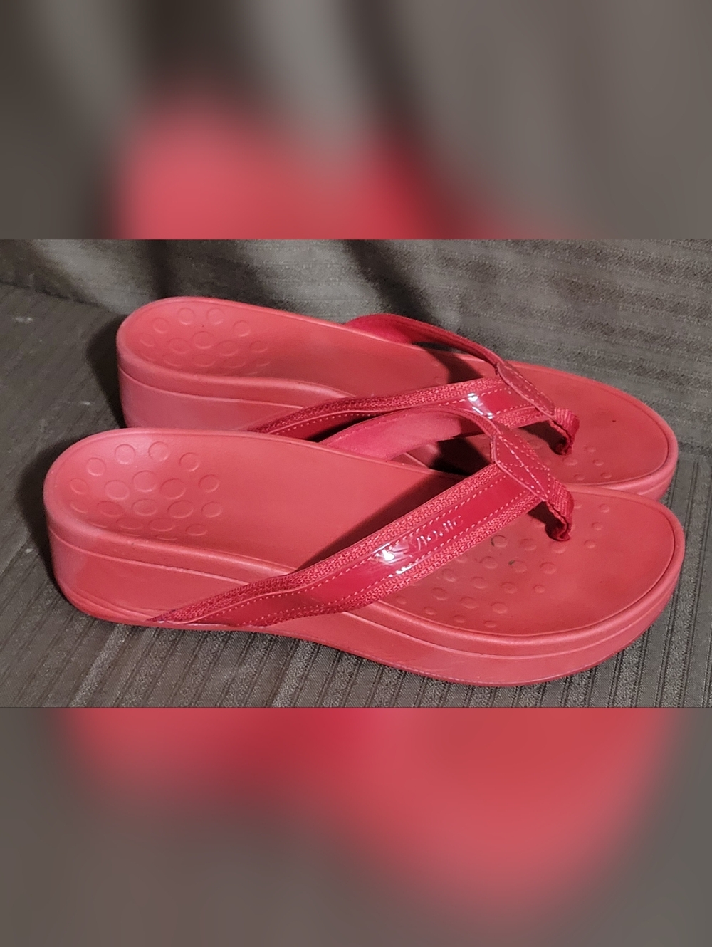 Vionic Red Women's Thong Sandals